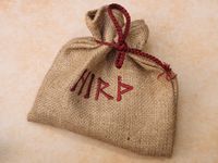 3336335 HIRÞ: The Viking Game of Royal Conflict