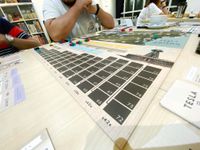 4985626 Tesla vs. Edison: Powering Up!