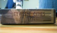 4515951 Between Two Cities: Capitals (Edizione Inglese)