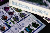 5332653 Bloom Town (Edizione Francese)