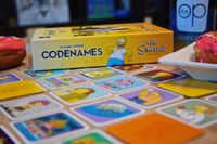 4990905 Codenames: The Simpsons